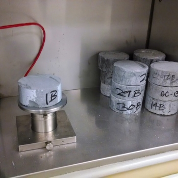 Samples and sensor in the thermal chamber